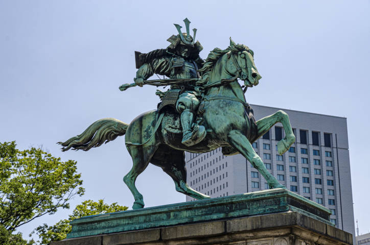 19 - Tokyo - barrio de Chiyoda - monumento a Kusunoki Masashige